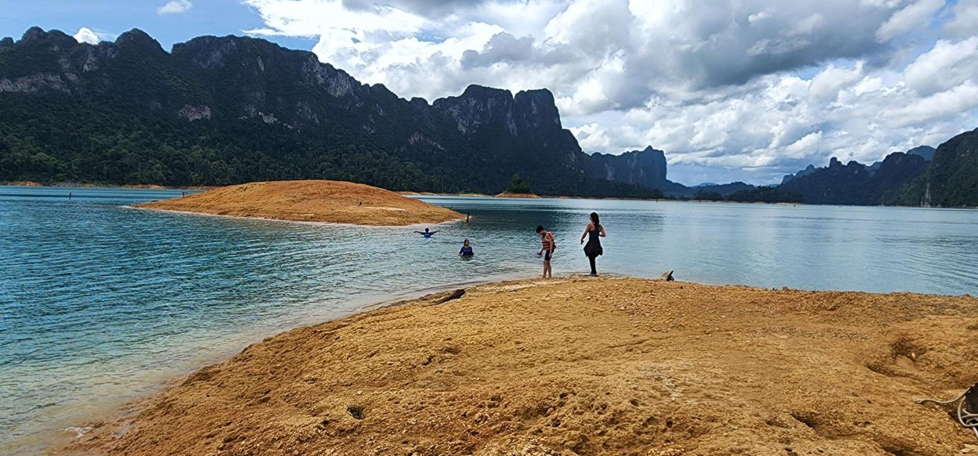 Khaosok Happy House Bed & Breakfast Khao Sok National Park Dış mekan fotoğraf